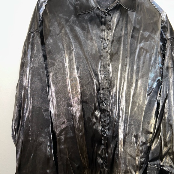 Metallic oversized blouse, you can wear it multiple ways! - Picture 7 of 8